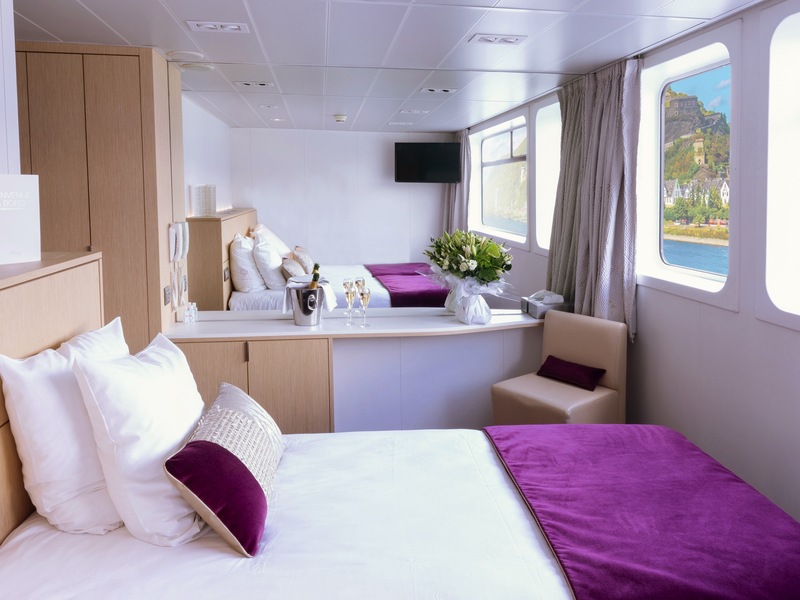 Main Deck 2 Adjustable Twin Beds CAT. C